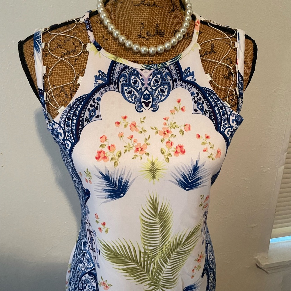 Dress - Picture 3 of 9